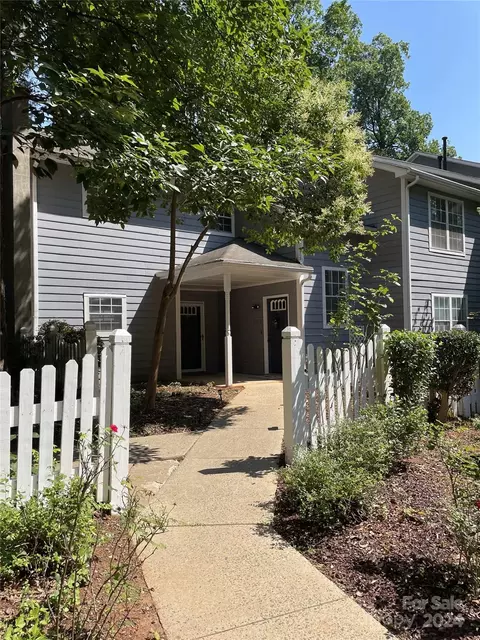 6008 Winged Elm Ct, Charlotte, NC 28212