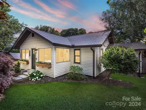 2508 Greater Druid Hills Blvd, Hendersonville, NC 28791