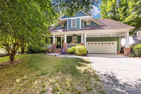 1070 Hunters Run Dr, Tega Cay, SC 29708