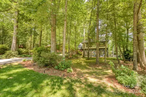 32 Wildwood Cir, Fletcher, NC 28732