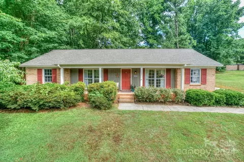 1105 S Magnolia St, Mooresville, NC 28115