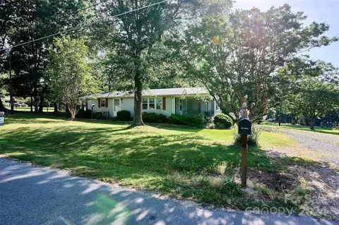 1070 27th Ne St NE, Conover, NC 28613 photo 2