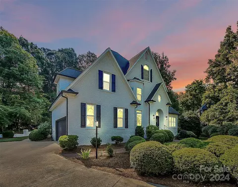 7005 Premier Dr, Charlotte, NC 28277