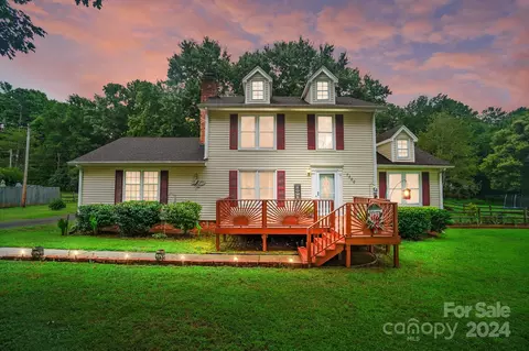 7500 Apple Creek Dr, Mint Hill, NC 28227
