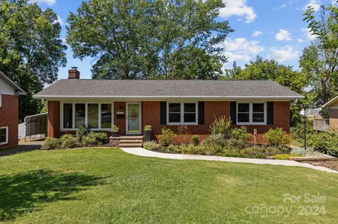 6520 Candlewood Dr, Charlotte, NC 28210