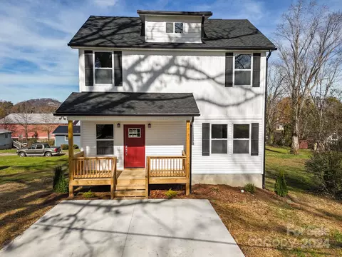 913 Seventh W Ave W, Hendersonville, NC 28791