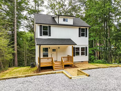 750 Greenbriar Oval Way, Hendersonville, NC 28739