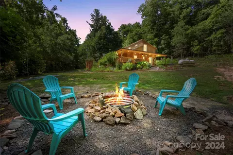 210 Robin Hood S Way S, Bakersville, NC 28705