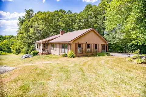 507 N Hawthorne St, Mount Holly, NC 28120