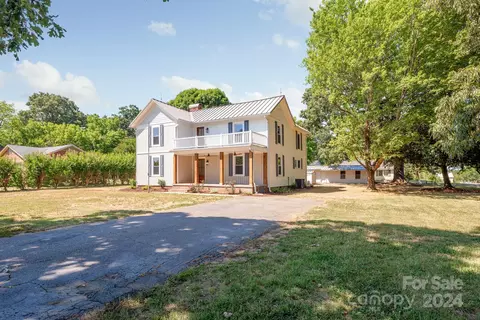 325 Charlotte St, Alexis, NC 28006