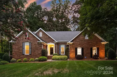 333 Summermore Dr, Charlotte, NC 28270