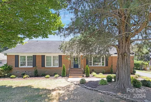 219 Chadmore Dr, Charlotte, NC 28270
