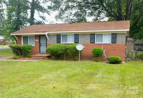 9001 Feldbank Dr, Charlotte, NC 28216