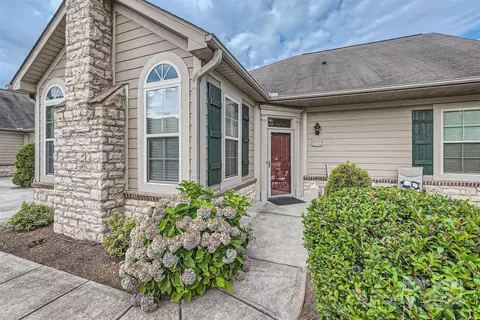 2348 Coltsview Ln, Matthews, NC 28105