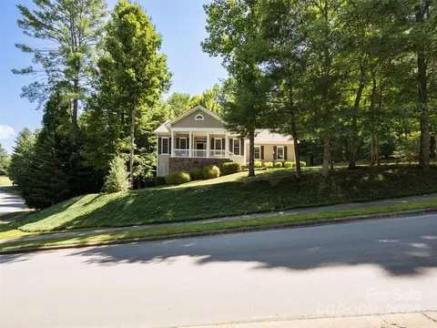 2 La Rue Ct, Biltmore Lake, NC 28715