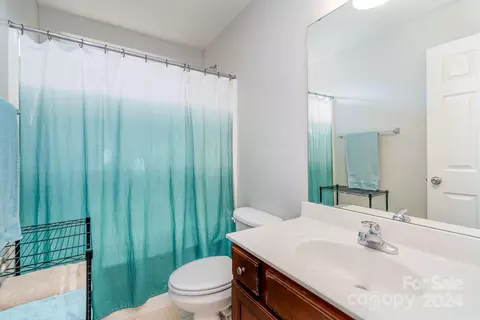Bath - 3367 Streamside Dr, Davidson, NC 28036 photo 1 of 2
