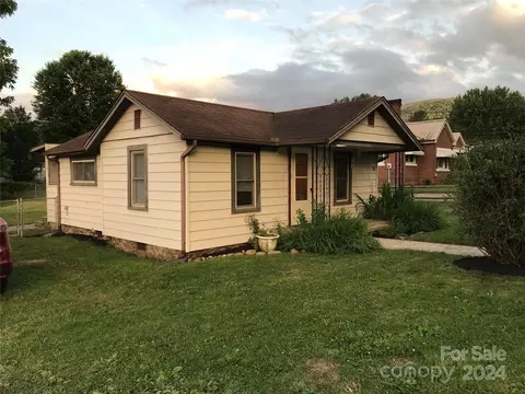 83 Allen Crk, Waynesville, NC 28786