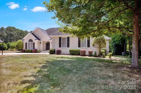 3733 Sand Wedge Dr, Gastonia, NC 28056