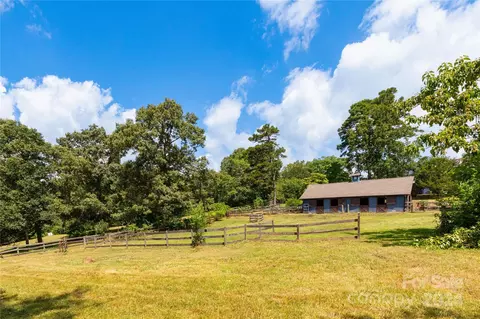 Exterior - 571 Bill Holbert Rd, Tryon, NC 28782 photo 4 of 8