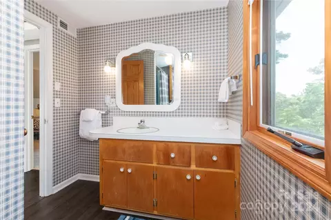 Bath - 571 Bill Holbert Rd, Tryon, NC 28782 photo 2 of 4
