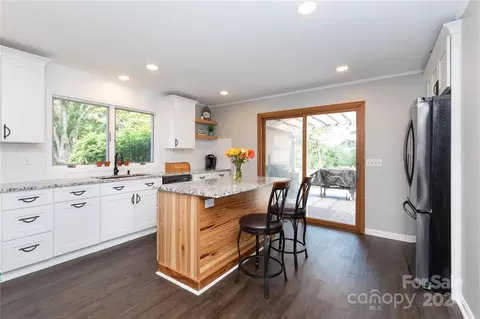 Kitchen - 571 Bill Holbert Rd, Tryon, NC 28782 photo 2 of 2