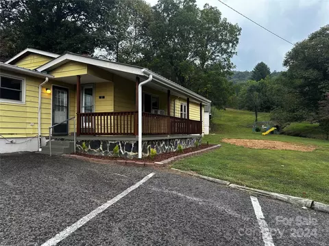 20 Partner Ln, Burnsville, NC 28714
