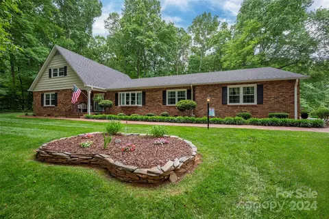 377 Country Ln, Mocksville, NC 27028