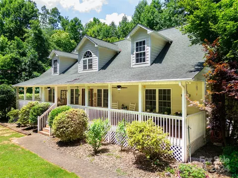 57 Sunshine Acres Dr, Sylva, NC 28779