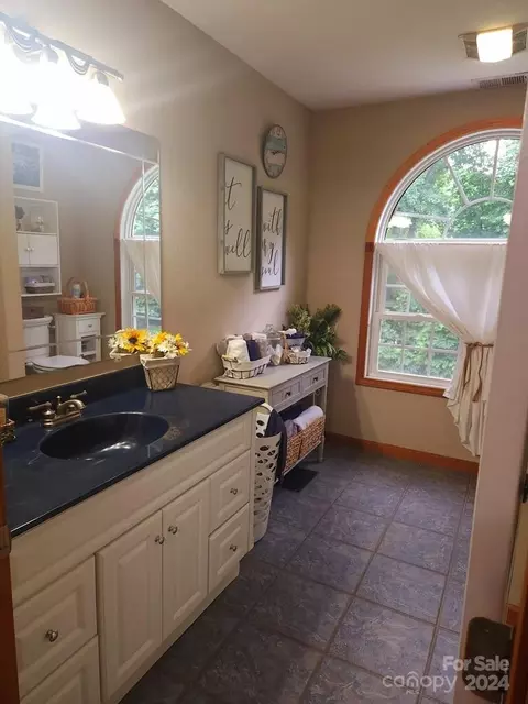 Bath - 57 Sunshine Acres Dr, Sylva, NC 28779 photo 2 of 5
