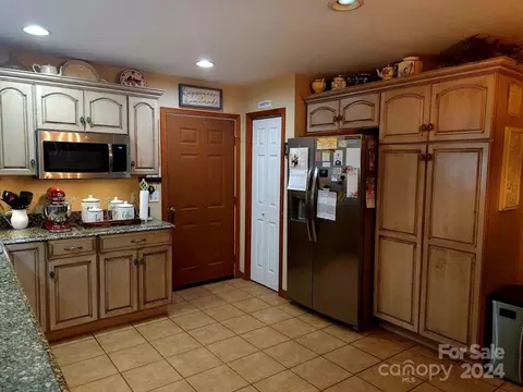 Kitchen - 57 Sunshine Acres Dr, Sylva, NC 28779 photo 4 of 4