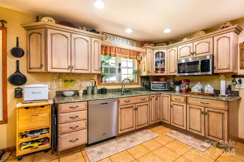 Kitchen - 57 Sunshine Acres Dr, Sylva, NC 28779 photo 3 of 4