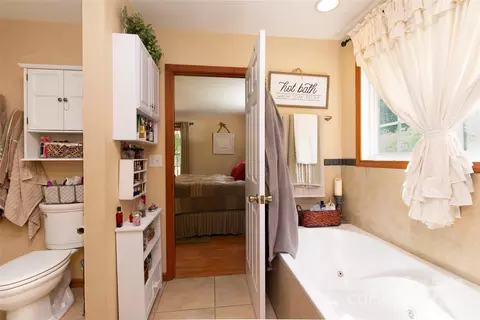 Bath - 57 Sunshine Acres Dr, Sylva, NC 28779 photo 3 of 5