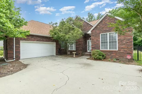 1132 Setter Ln, Concord, NC 28025