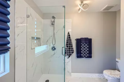 Bath - 19002 Lake Breeze Dr, Cornelius, NC 28031 photo 3 of 5