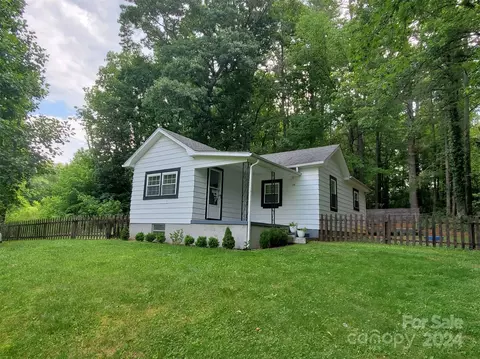 1320 Tom Fox St, Morganton, NC 28655