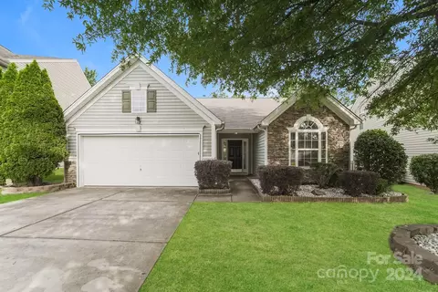 4231 Houldsworth Dr, Charlotte, NC 28213