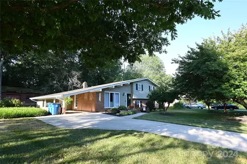 2370 23rd Avenue Ne Dr NE, Hickory, NC 28601