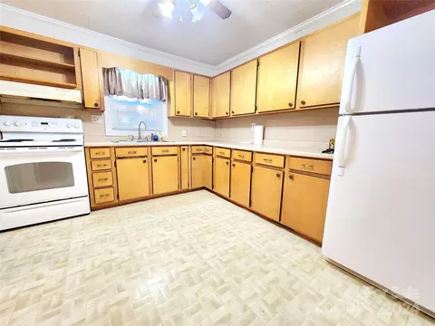 3004 Goble Rd, Hiddenite, NC 28636 photo 3