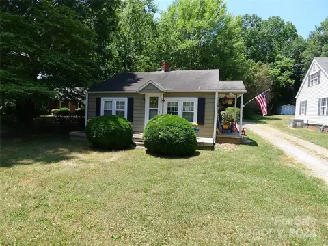 705 S Salisbury St, Mocksville, NC 27028