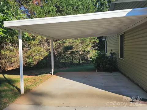 Exterior - 132 Willow Ct, Bostic, NC 28018 photo 5 of 6