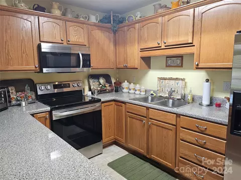 Kitchen - 132 Willow Ct, Bostic, NC 28018 photo 2 of 3