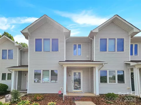 3286 White Oak Ct, Claremont, NC 28610