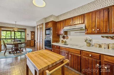 Kitchen - 76 Panther Run, Brevard, NC 28712 photo 2 of 2