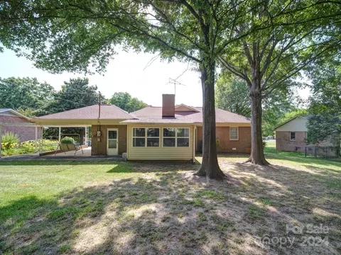Exterior - 413 Brookgreen Dr, Monroe, NC 28112 photo 2 of 4
