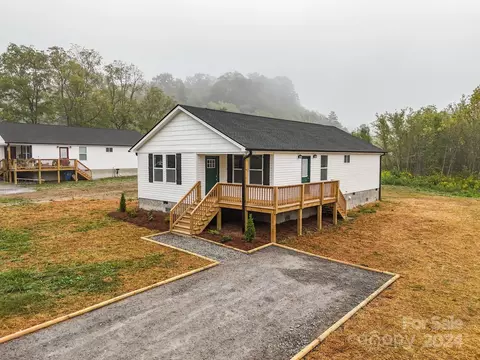 Exterior - 102 Spencer St, Clyde, NC 28721 photo 3 of 6
