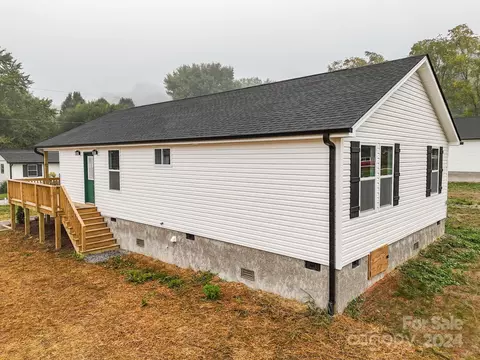Exterior - 102 Spencer St, Clyde, NC 28721 photo 5 of 6