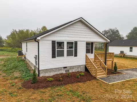 Exterior - 102 Spencer St, Clyde, NC 28721 photo 2 of 6