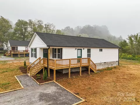 102 Spencer St, Clyde, NC 28721