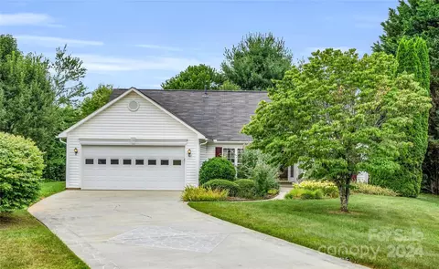 13 Sand Pebble Ct, Fletcher, NC 28732