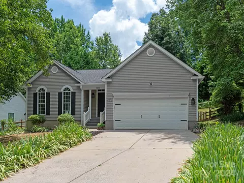 7815 Royce Hall Ln, Charlotte, NC 28216